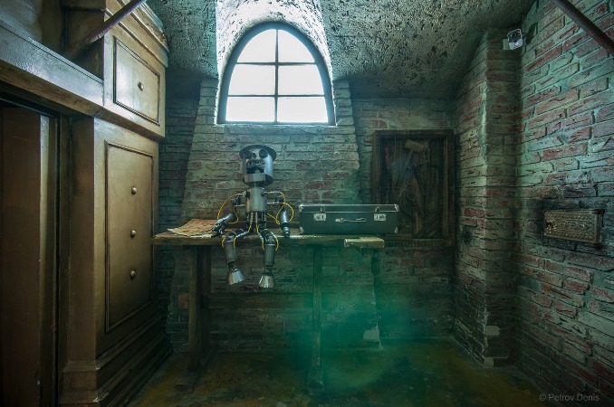 Exit the room der Puppenspieler
